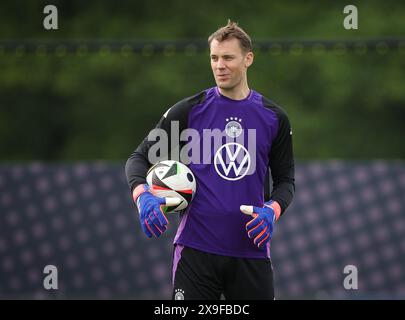 Blankenhain, Deutschland. 31. Mai 2024. Der deutsche Torhüter Manuel neuer nimmt im Rahmen der Vorbereitungen für die 17. Ausgabe der UEFA-Europameisterschaft (EURO 2024) an einem Training für das Team Teil. Quelle: Christian Charisius/dpa/Alamy Live News Stockfoto