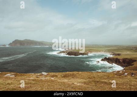 Küstenklippen, Slea Head Drive auf dem Wild Atlantic Way, Dingle Peninsula, County Kerry, Irland Stockfoto