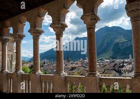 Blick auf die Stadt Trient und die Bergkulisse vom Schloss Buonconsiglio, Trentino-Südtirol, Südtirol, Italien Stockfoto