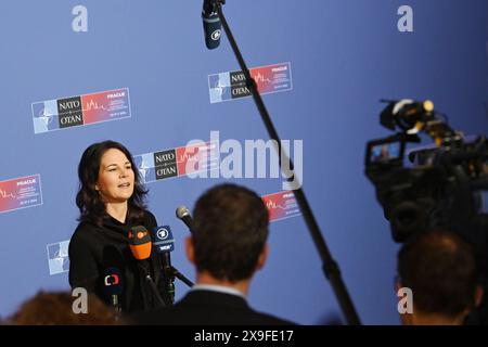 Prag, Tschechische Republik. 31. Mai 2024. Bundesaußenministerin Annalena Baerbock vor Beginn des zweiten Tages des informellen Treffens der NATO-Außenminister. Die Minister erörtern hauptsächlich die politische Unterstützung für die Waffenbeschränkungen der Ukraine und der Ukraine. Quelle: SOPA Images Limited/Alamy Live News Stockfoto