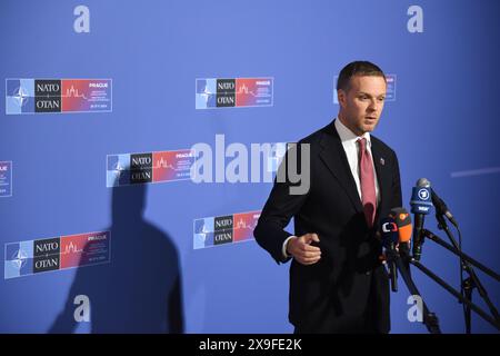 Prag, Tschechische Republik. 31. Mai 2024. Der litauische Außenminister Gabrielius Landsbergis wurde vor Beginn des zweiten Tages des informellen Treffens der Außenminister der NATO gesehen. Die Minister erörtern hauptsächlich die politische Unterstützung für die Waffenbeschränkungen der Ukraine und der Ukraine. Quelle: SOPA Images Limited/Alamy Live News Stockfoto