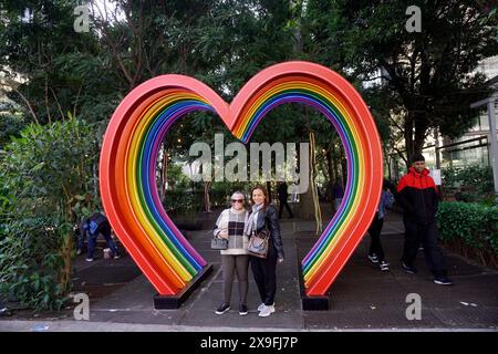 Die Leute laufen am Nachmittag des thrusday, 30. Mai 2024, in Sao Paulo, Brasilien. (Foto: FAGA/SIPA USA) Credit: SIPA USA/Alamy Live News Stockfoto