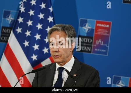 Prag, Tschechische Republik. 31. Mai 2024. US-Außenminister Antony Blinken spricht nach dem informellen Treffen der NATO-Außenminister in Prag vor den Medien. In Prag fand ein informelles Treffen der Außenminister der NATO statt. Es ist das letzte Treffen auf hoher Ebene vor dem Gipfel in Washington im Juli. Die Minister erörtern hauptsächlich die politische Unterstützung für die Waffenbeschränkungen der Ukraine und der Ukraine. Quelle: SOPA Images Limited/Alamy Live News Stockfoto