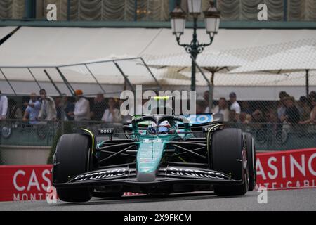 Montecarlo, Monaco. 24. Mai 2024. Fernando Alonso aus Spanien fuhr das (14) Aston Martin Aramco Cognizant F1 Team AMR24 Mercedes während des GP Monaco, Formel 1, auf dem Circuit de Monaco. Quelle: Alessio Morgese / Emage / Alamy Live News Stockfoto