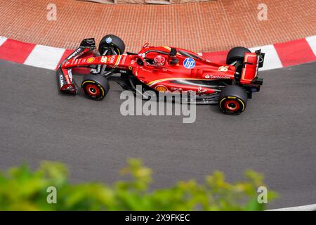 Montecarlo, Monaco. 24. Mai 2024. Charles Leclerc aus Monaco fuhr den (16) Scuderia Ferrari SF-24 Ferrari während des GP Monaco, Formel 1, auf dem Circuit de Monaco. Quelle: Alessio Morgese / Emage / Alamy Live News Stockfoto