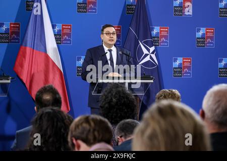 Prag, Tschechische Republik. 31. Mai 2024. Jan Lipavský, tschechischer Außenminister, spricht während einer Pressekonferenz am zweiten Tag des informellen Treffens der NATO-Außenminister im Hrzan-Palast vor den Medien. Es ist das letzte Treffen der NATO-Vertreter vor dem hochrangigen Gipfel in Washington. Das Treffen konzentriert sich auf den Krieg Russlands in der Ukraine und die Unterstützung der Ukraine durch die NATO. Quelle: SOPA Images Limited/Alamy Live News Stockfoto