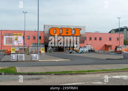 Plock, Polen - 7. April 2024: OBI-Einzelhandelsgeschäft. OBI ist ein deutsches multinationales Unternehmen für den Wohnungsbau. Stockfoto