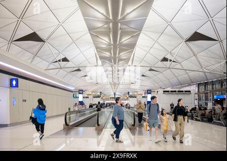 Hongkong, China. 31. Mai 2024. Fluggäste werden in der Abflughalle am internationalen Flughafen Chek Lap Kok gesehen. (Foto: Budrul Chukrut/SOPA Images/SIPA USA) Credit: SIPA USA/Alamy Live News Stockfoto