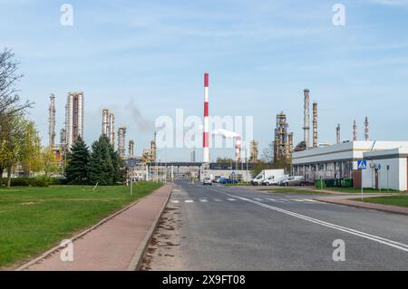 Plock, Polen - 7. April 2024: Raffinerie Orlen Plock. Stockfoto