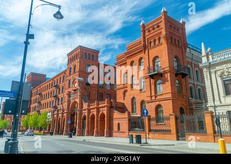 Lodz, Polen - 14. April 2024: Das Manufaktura ist ein Kunstzentrum, ein Einkaufszentrum und ein Freizeitkomplex. Stockfoto