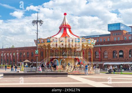 Lodz, Polen - 14. April 2024: Karussell im Zentrum von Manufaktura. Stockfoto