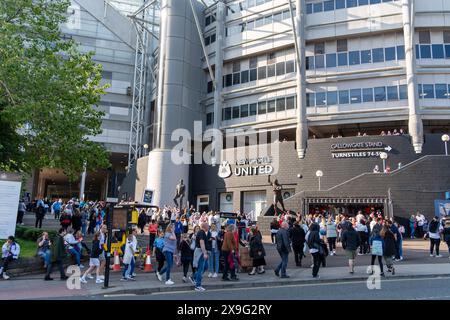 Newcastle upon Tyne, Großbritannien. Mai 31 2024. Fans in der Stadt, vor der Fußball-Qualifikation der England Women Euro 2025 gegen France Women, die im St. James' Park ausgetragen wird. Quelle: Hazel Plater/Alamy Live News Stockfoto