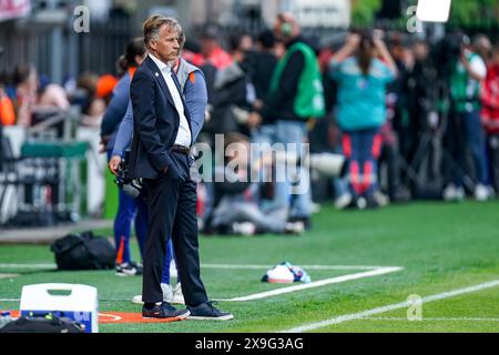 Rotterdam, Deutschland. 31. Mai 2024. ROTTERDAM, DEUTSCHLAND - MAI 31: Cheftrainer Andries Jonker aus den Niederlanden sieht am 31. Mai 2024 im Sparta-Stadion in Rotterdam beim Qualifikationsspiel zur UEFA-EM 2025 der Frauen zwischen den Niederlanden und Finnland an. (Foto von Joris Verwijst/Orange Pictures) Credit: Orange Pics BV/Alamy Live News Stockfoto