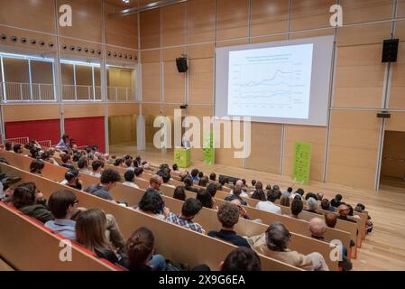 Torino, Italien. 31. Mai 2024. UN momento dell'incontro Il Boom del Tech con il premio Nobel David Card per il Festival dell'Economia di Torino, Italien. Venerd&#xec; 31 maggio 2024 - Ein Moment des Meetings the Tech Boom beim Festival of Economics in Turin, Italien. Freitag, 31. Mai 2024 (Foto Matteo SECCI/LaPresse) Credit: LaPresse/Alamy Live News Stockfoto