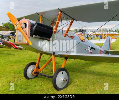 Royal Aircraft Factory SE-5A auf der Le Temps des Helices Air Show 2024 in La Ferte-Alais, Frankreich Stockfoto