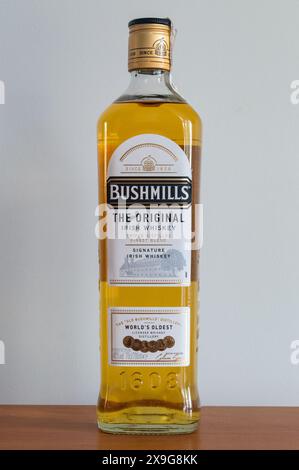 Pruszcz Gdanski, Polen – 10. Mai 2024: Bushmills der ursprüngliche irische Whiskey. Stockfoto