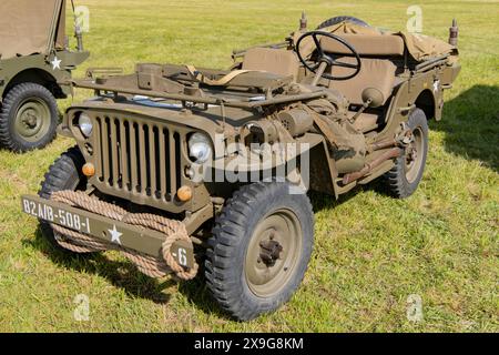 Willys MB auf der Le Temps des Helices Air Show 2024 in La Ferte-Alais, Frankreich Stockfoto