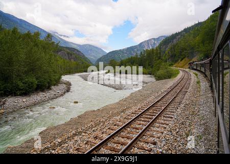 Eisenbahngleise des White Pass und der Yukon Route in der Nähe von Skagway, Alaska Stockfoto