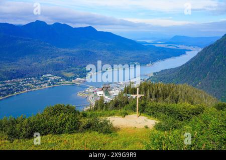 Father Brown's Cross auf dem Mount Roberts oberhalb von Juneau, der Hauptstadt von Alaska, USA Stockfoto