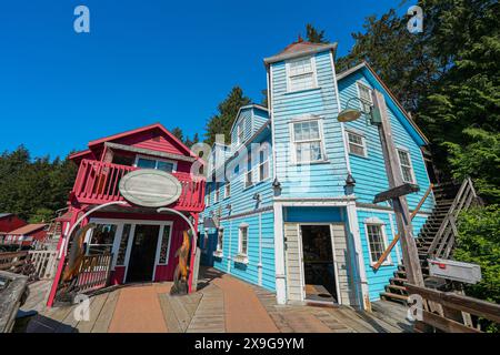 Historische Holzgebäude der Creek Street in Ketchikan, erbaut auf einer erhöhten Promenade oberhalb des Ketchikan Creek - beliebtes Touristengebiet in Alaska, USA Stockfoto