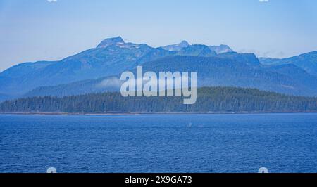 Blick auf den Tongass National Forest auf Kuiu Island in der Inside Passage des Südosten Alaskas im Pazifik, USA Stockfoto