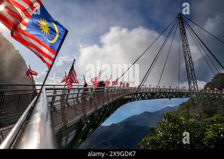 Die Langkawi Sky Bridge, die Longrest gebogene Brücke, am Gipfel des Gunung Machinchang, Langkawi, Malaysia Stockfoto