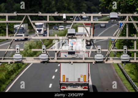 Sensoren einer Mautbrücke, zur Erfassung der Autobahnmaut, auf der Autobahn A43 bei Dülmen, Münsterland, NRW, Deutschland, Mautbrücke *** Sensoren auf einer Mautbrücke, zur Erfassung der Mautgebühren, auf der Autobahn A43 bei Dülmen, Münsterland, NRW, Deutschland, mautpflichtige Brücke Stockfoto