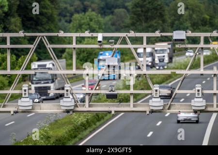 Sensoren einer Mautbrücke, zur Erfassung der Autobahnmaut, auf der Autobahn A43 bei Dülmen, Münsterland, NRW, Deutschland, Mautbrücke *** Sensoren auf einer Mautbrücke, zur Erfassung der Mautgebühren, auf der Autobahn A43 bei Dülmen, Münsterland, NRW, Deutschland, mautpflichtige Brücke Stockfoto