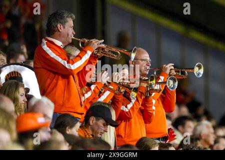 Rotterdam, Niederlande. 31. Mai 2024. ROTTERDAM, 31-05-2024, Het Kasteel, Qualifikation zur FIFA-Europameisterschaft der Frauen, Fußball, Niederlande - Finnland (Frauen), Niederlande Supporters Credit: Pro Shots/Alamy Live News Stockfoto