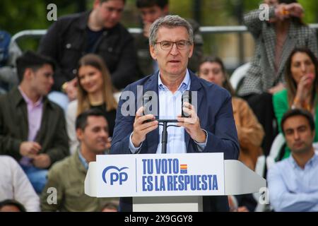 Gijón, Spanien, 31. Mai 2024: Der Präsident der Volkspartei Alberto Núñez Feijoo spricht während der Kampagne der Volkspartei für die Europawahlen 2024 am 31. Mai 2024 in Gijón, Spanien. Quelle: Alberto Brevers / Alamy Live News. Stockfoto