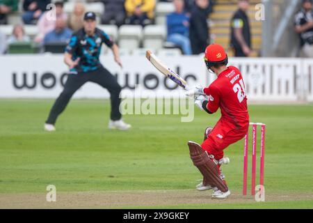 Matty Hurst versucht einen Ausschlag zu schießen und wird von der lbw entlassen, die am 31. Mai 2024 im Worcestershire County Cricket Club, New Road, Worcester, während der Vitality Blast-Begegnung zwischen Worcestershire Rapids und Lancashire Lightning in Worcestershire County aufgenommen wurde Stockfoto