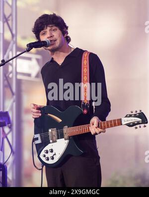 Ny. Mai 2024. Braeden Lemasters, Wallows on Stage für NBC Today Show Concert Series with Wallows, Rockefeller Plaza, New York, NY, 24. Mai, 2024. Quelle: Simon Lindenblatt/Everett Collection/Alamy Live News Stockfoto