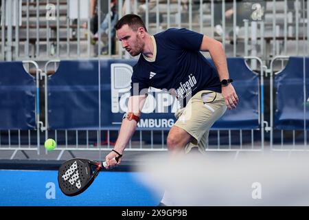 Hamburg, Hamburg, Deutschland. 30. Mai 2024. Daniel LINGEN (GER) kehrt während der FIP RISE mit Vorhand zurück HAMBURG - Padel-Tennis in Hamburg (Credit Image: © Mathias Schulz/ZUMA Press Wire) NUR REDAKTIONELLE VERWENDUNG! Nicht für kommerzielle ZWECKE! Stockfoto