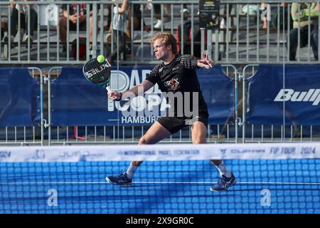 Hamburg, Hamburg, Deutschland. 30. Mai 2024. Jorrit NOTENBOOM (NED) kehrt während der FIP RISE mit Vorhand zurück HAMBURG - Padel-Tennis in Hamburg (Credit Image: © Mathias Schulz/ZUMA Press Wire) NUR REDAKTIONELLE VERWENDUNG! Nicht für kommerzielle ZWECKE! Stockfoto