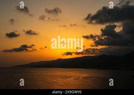 Sonnenuntergang an der Ponta de São Lourenco (Spitze des Heiligen Lorenz) am östlichsten Punkt der Insel Madeira (Portugal) im Atlantik Stockfoto