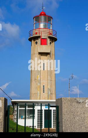 Leuchtturm von Ponta de São Jorge an der Nordküste der Insel Madeira (Portugal) im Atlantik Stockfoto