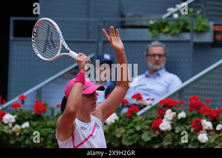 IgA Swiatek von Polen gegen Haddad während ihres Viertelfinalspiels der Frauen am 8. Tag der Mutua Madrid Open in La Caja Magica am 30. April 2024 in Madrid, Spanien mit: IgA Swiatek Wo: Madrid, Spanien Wann: 30 Apr 2024 Credit: Oscar Gonzalez/WENN Stockfoto