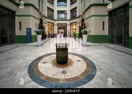 Speck Hof, Kunstuhr im Hansa Haus, Glücksbringer, Einkaufspassage, Einkaufszentrum, Einkaufspassage, Leipzig, Sachsen, Deutschland Stockfoto