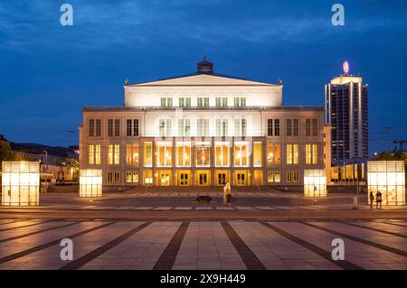 Oper, Wintergartenturm, Augustusplatz, Abendstimmung, blaue Stunde, Leipzig, Sachsen, Deutschland Stockfoto