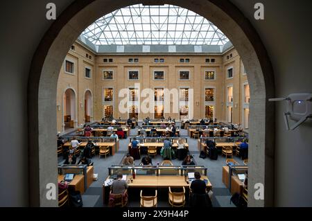 Innenansicht des Lesesaals, der Studenten, der Bibliotheca Albertina, der Universitätsbibliothek, Universität Alma Mater Lipsiensis, Leipzig, Sachsen Stockfoto