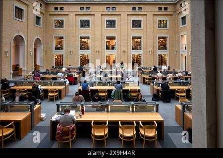 Innenansicht des Lesesaals, der Studenten, der Bibliotheca Albertina, der Universitätsbibliothek, Universität Alma Mater Lipsiensis, Leipzig, Sachsen Stockfoto