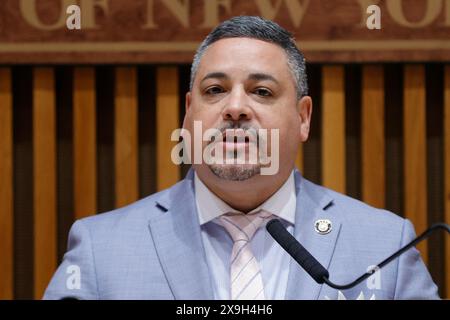 One Police Plaza, New York, USA, 31. Mai 2024 – Bürgermeister Eric Adams und der Kommissar des New York City Police Department (NYPD), Edward Caban, halten heute in New York City ein Briefing über die Sicherheit der Israel Day Parade ab. Foto: Luiz Rampelotto/EuropaNewswire nur redaktionelle Verwendung. Nicht für kommerzielle ZWECKE! Stockfoto