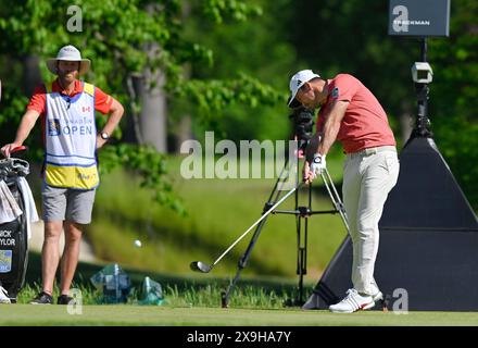 Toronto, Ontario, Kanada. 31. Mai 2024. Titelverteidiger NICK TAYLOR aus Kanada trifft seinen Abschlag während der zweiten Runde der RBC Canadian Open 2024 im Hamilton Golf and Country Club. Taylor beendete die Runde mit einer 71 ( 1), um den Schnitt zu verpassen. (Kreditbild: © Jeff Vogan/ZUMA Press Wire) NUR REDAKTIONELLE VERWENDUNG! Nicht für kommerzielle ZWECKE! Stockfoto