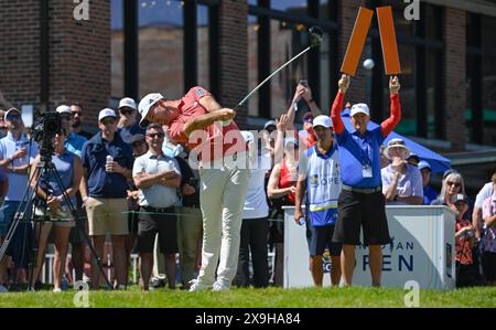 Toronto, Ontario, Kanada. 31. Mai 2024. Titelverteidiger NICK TAYLOR aus Kanada trifft einen Abschlag während der zweiten Runde der RBC Canadian Open 2024 im Hamilton Golf and Country Club. Taylor beendete die Runde mit einer 71 ( 1), um den Schnitt zu verpassen. (Kreditbild: © Jeff Vogan/ZUMA Press Wire) NUR REDAKTIONELLE VERWENDUNG! Nicht für kommerzielle ZWECKE! Stockfoto