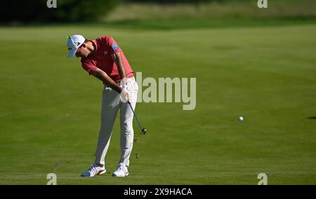 Toronto, Ontario, Kanada. 31. Mai 2024. Titelverteidiger NICK TAYLOR aus Kanada trifft seinen Approach-Shoton 18 während der zweiten Runde der RBC Canadian Open 2024 im Hamilton Golf and Country Club. Taylor beendete die Runde mit einer 71 ( 1), um den Schnitt zu verpassen. (Kreditbild: © Jeff Vogan/ZUMA Press Wire) NUR REDAKTIONELLE VERWENDUNG! Nicht für kommerzielle ZWECKE! Stockfoto