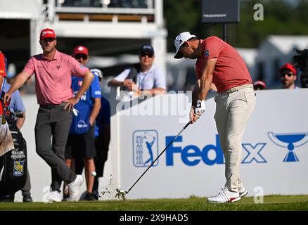 Toronto, Ontario, Kanada. 31. Mai 2024. Titelverteidiger NICK TAYLOR aus Kanada trifft seinen Abschlag während der zweiten Runde der RBC Canadian Open 2024 im Hamilton Golf and Country Club. Taylor beendete die Runde mit einer 71 ( 1), um den Schnitt zu verpassen. (Kreditbild: © Jeff Vogan/ZUMA Press Wire) NUR REDAKTIONELLE VERWENDUNG! Nicht für kommerzielle ZWECKE! Stockfoto