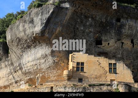 Steinhütte, Schlossmuseum, Nationalmuseum der Vorgeschichte, Fluss Vézère der prähistorischen Männer im Dorf Les Eyzies im Périgord Noir in t Stockfoto