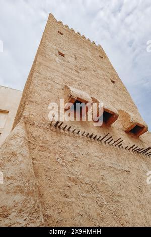 Altes befestigtes Gebäude am Souq Waqif in Doha, Katar Stockfoto