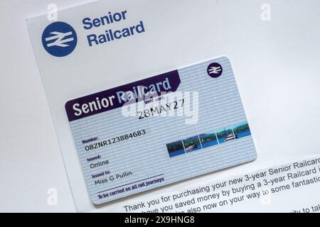 Neue Senior Railcard als Anlage zum Brief, per Post oder Post, England, Großbritannien Stockfoto