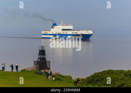 Der Fahrzeugträger Eurocargo Livomo fährt an einem ruhigen und ruhigen Tag nach Royal Portbury Stockfoto